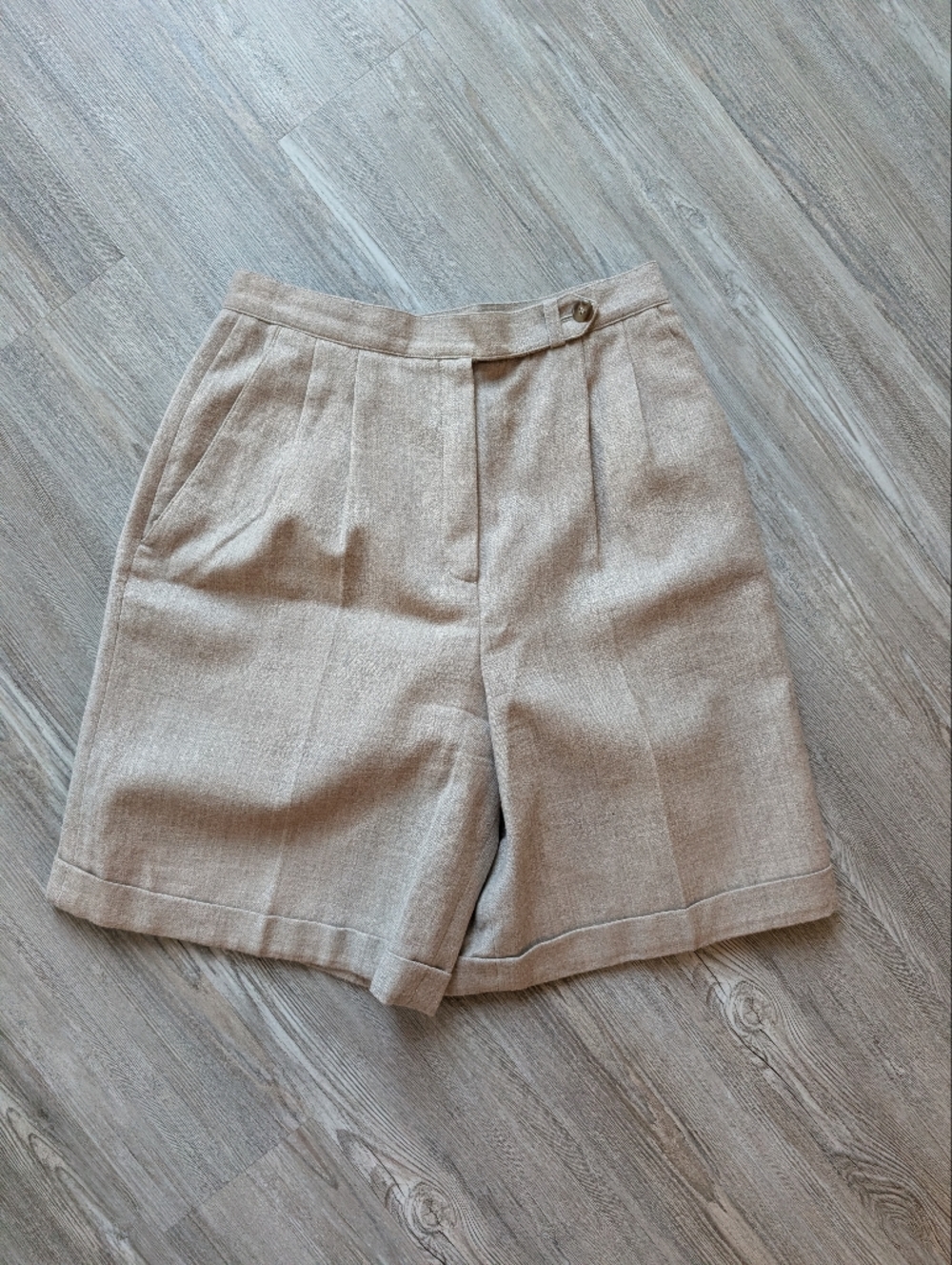 Vintage High-Waist Beige Women’s Shorts - Fully Lined 100% Wool